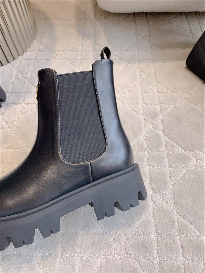 2025112818522115 370